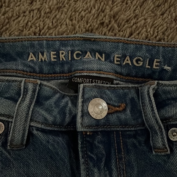 American Eagle Ripped Mom Jean - Picture 3 of 5